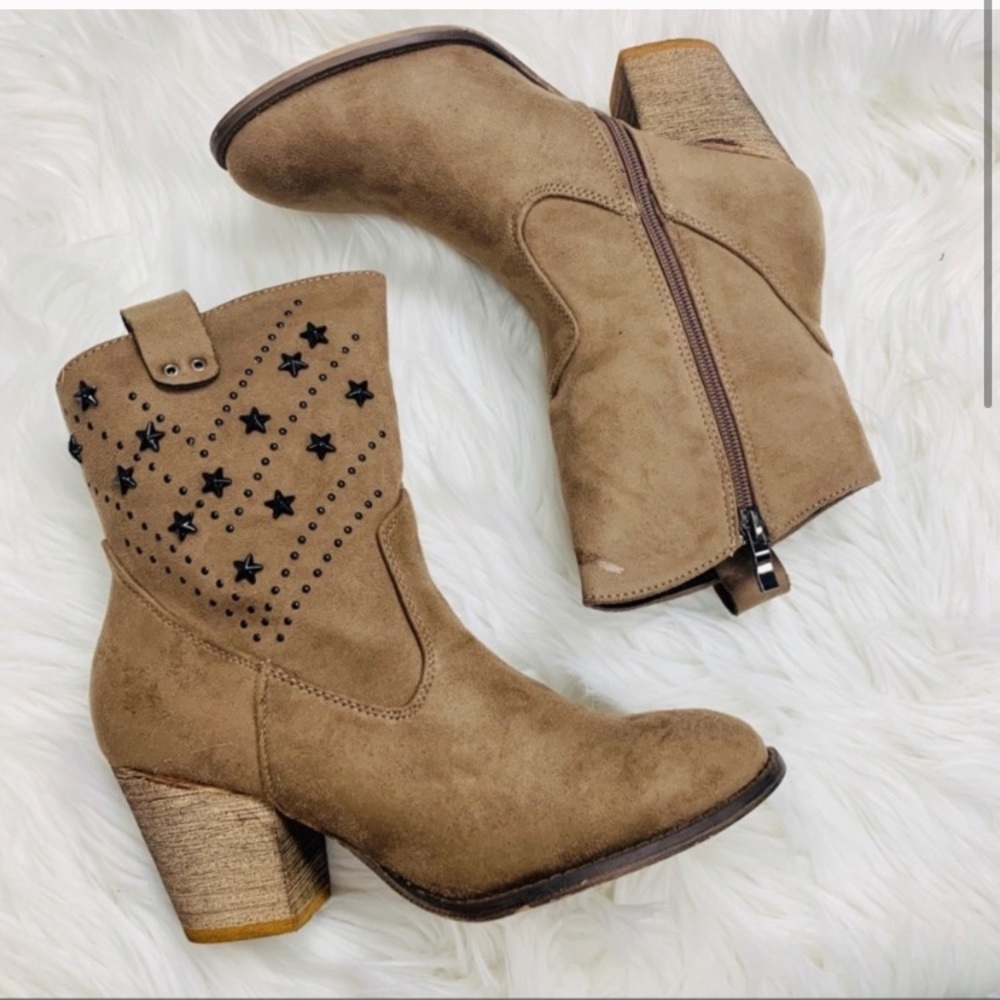 Tiara tan star boots (Brown boots/ black stars) - Picture 3 of 7